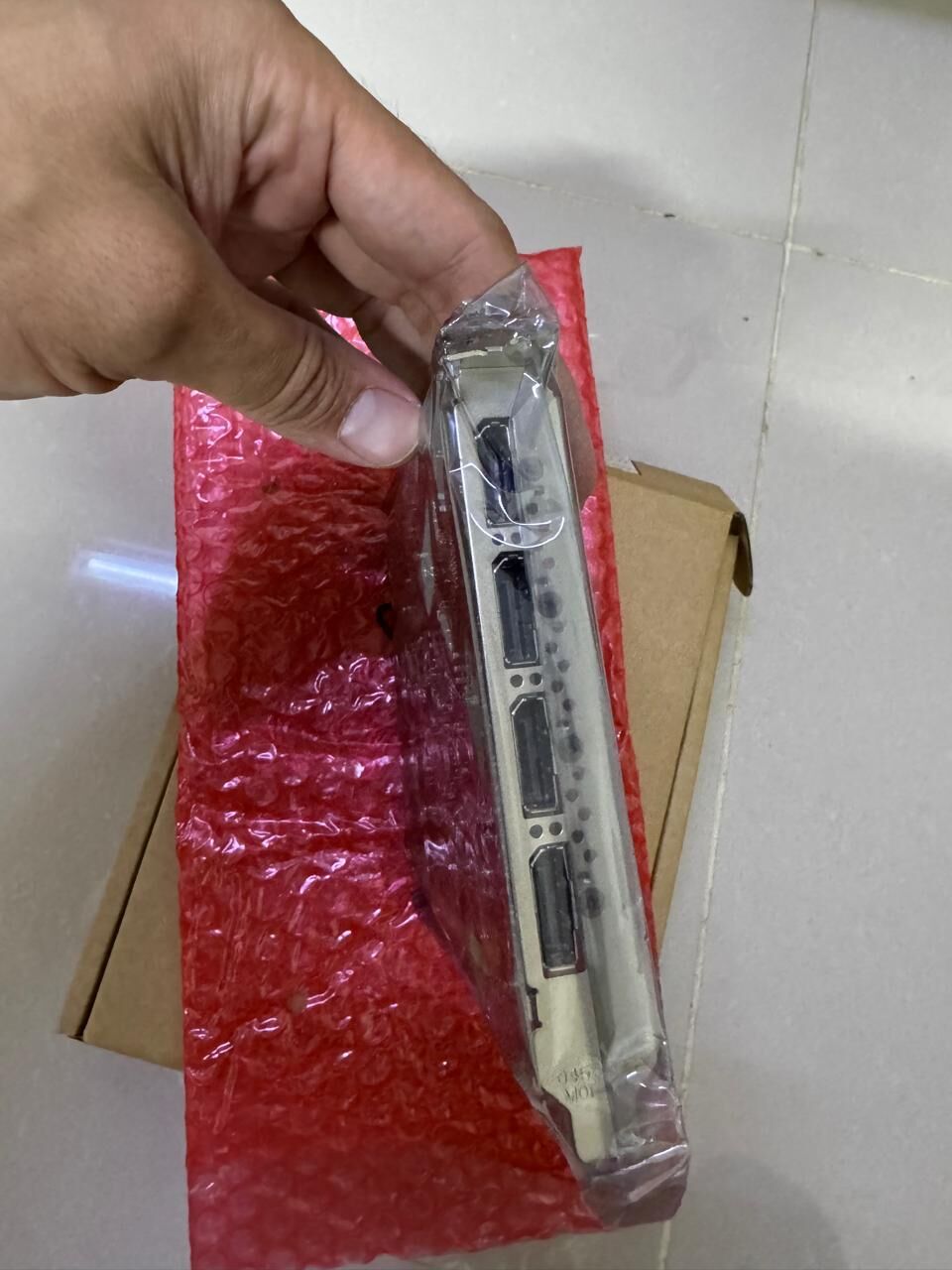 Riyadh, Electronics, SAR 650,  For Sale Graphics Card NVIDIA Quadro M2000 4 GB GDDR5 Original And New Condition In Box No