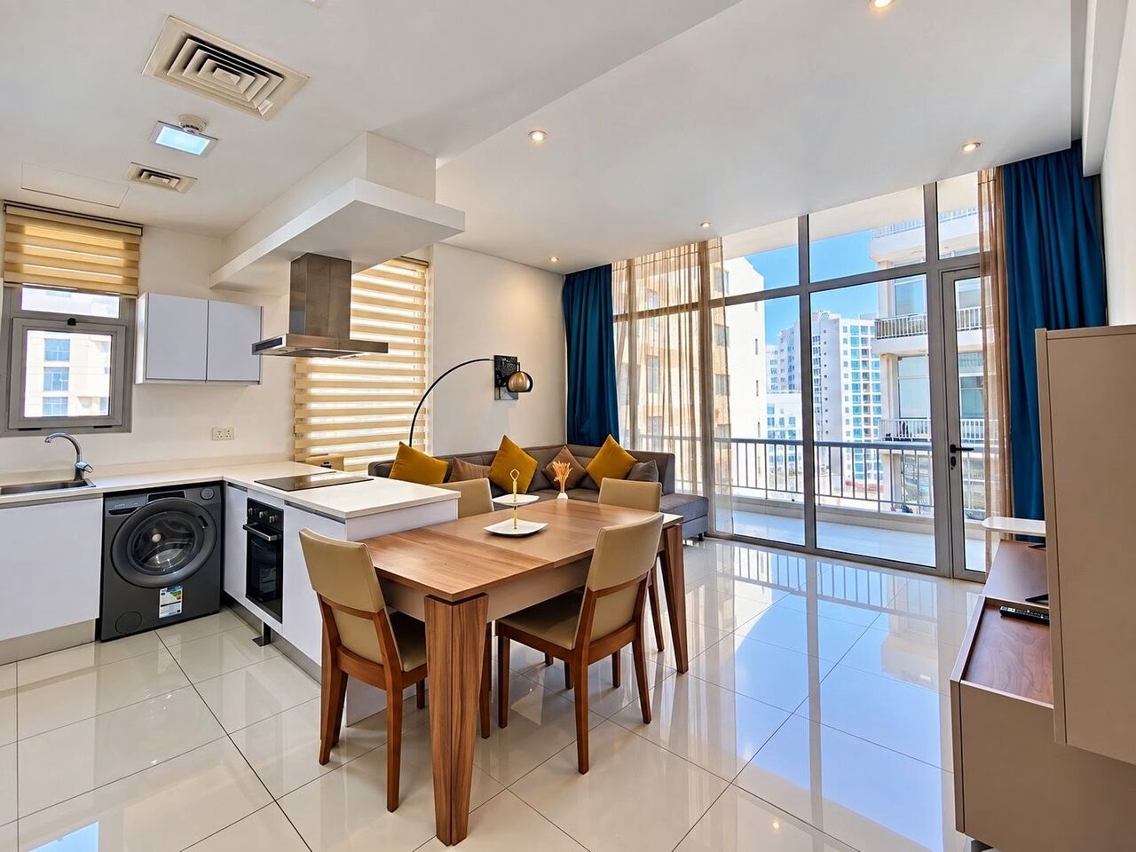 Juffair, Apartments, Flats, Houses & Villas, BHD 300/year,  1 BR,  Bahrain Juffair/High-end Apartment For Rent Furnished With All Electricity Including Plug