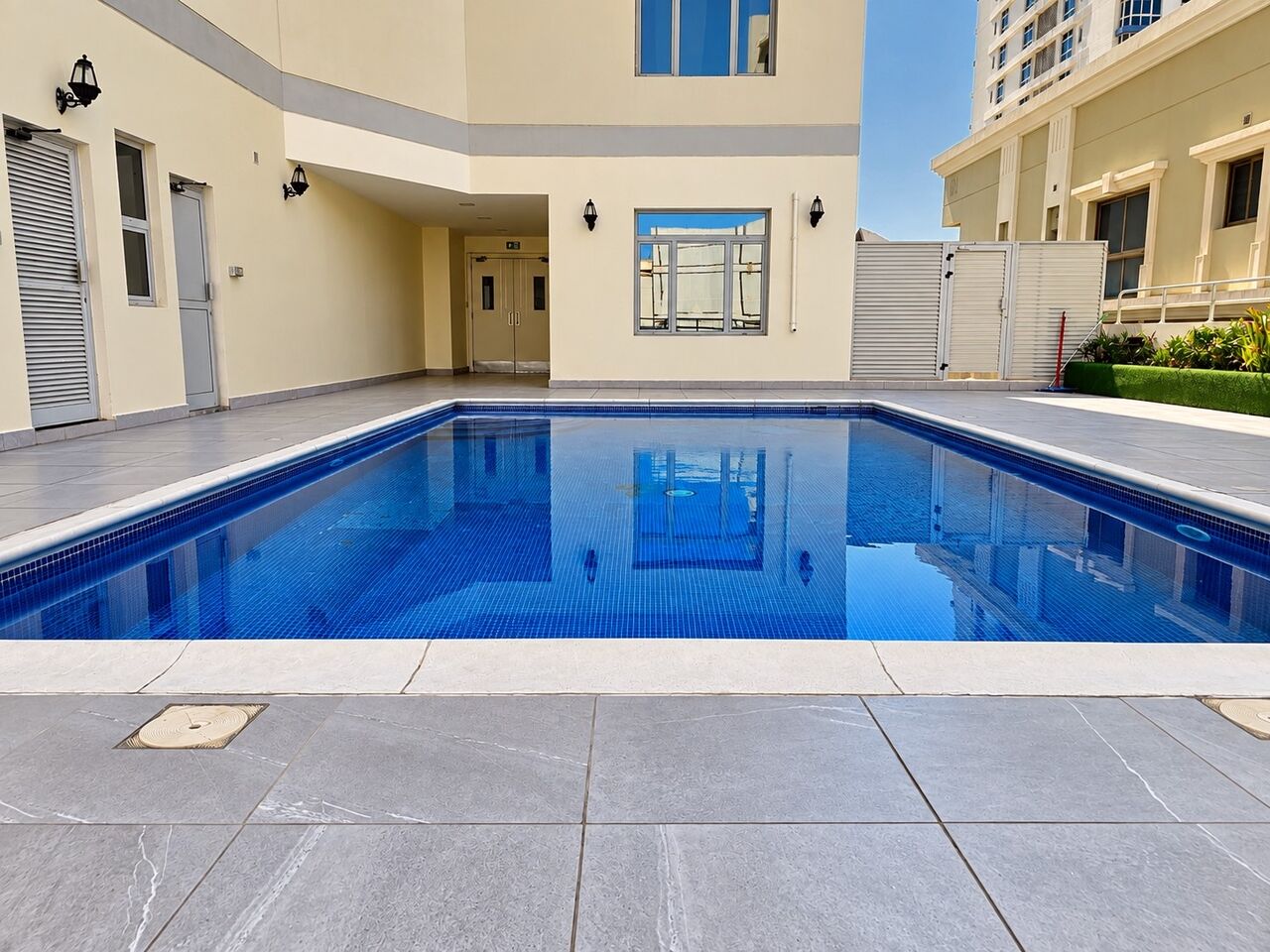 Juffair, Apartments, Flats, Houses & Villas, BHD 300/year,  1 BR,  Bahrain Juffair/High-end Apartment For Rent Furnished With All Electricity Including Plug