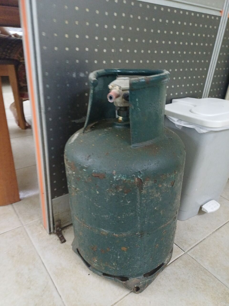 Salmabad, Household Items, BHD 18,  Gas Cylinder With Regulator ( Mobile: 39776886, Whatsup 35072655