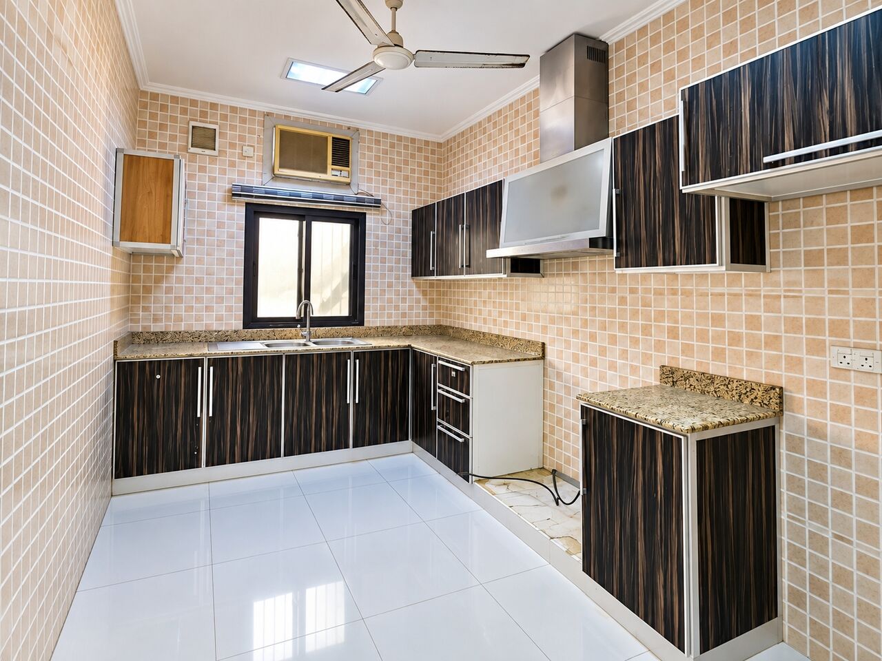 Arad, Apartments, Flats, Houses & Villas, BHD 250/year,  2 BR,  Arad City/high End Apartment For Rent Including Electricity Within The Limits