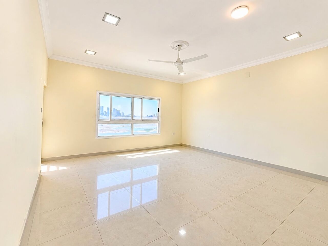 Arad, Apartments, Flats, Houses & Villas, BHD 250/year,  3 BR,  Arad City/High-end Apartment For Rent Sea View