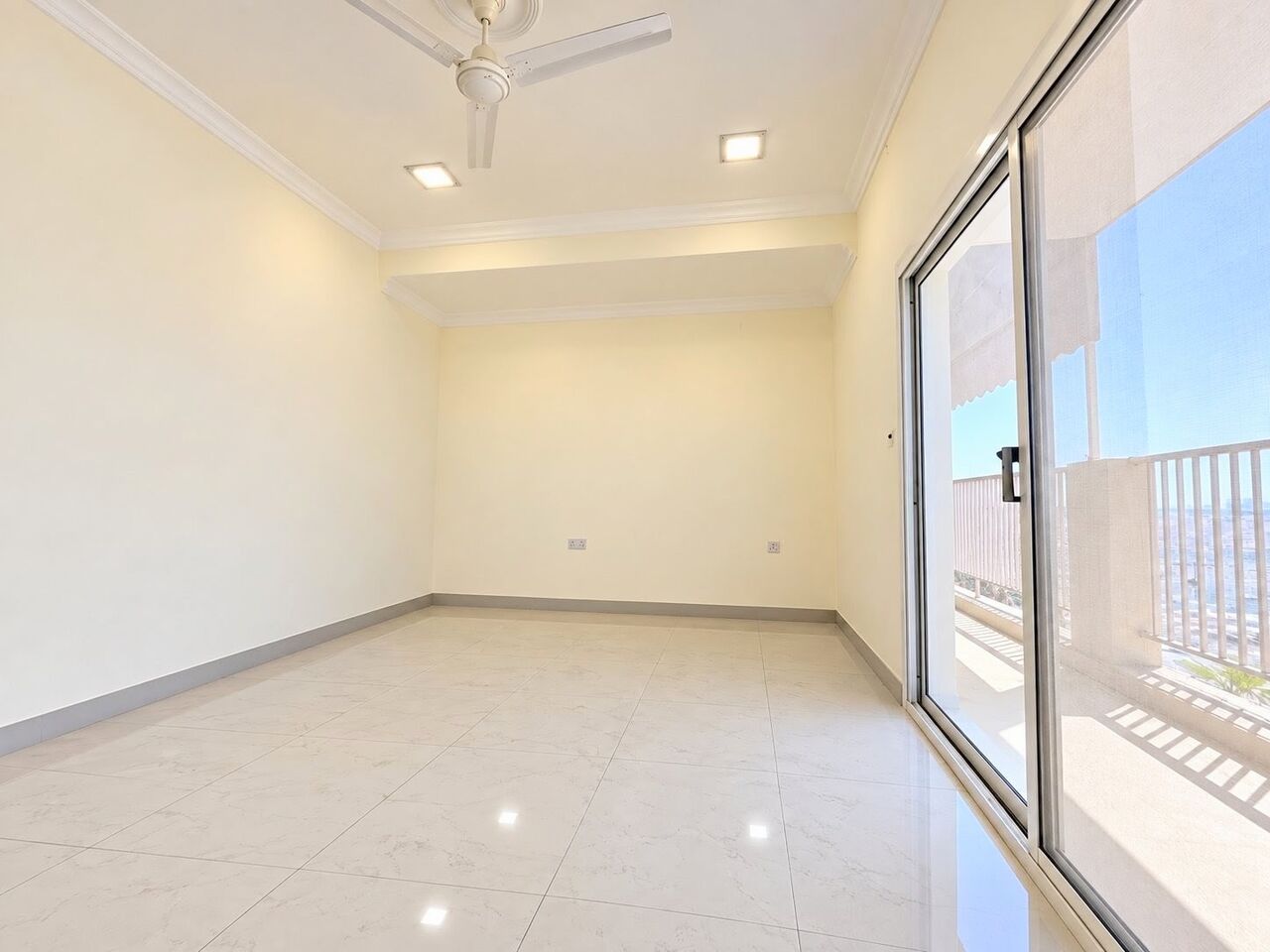 Arad, Apartments, Flats, Houses & Villas, BHD 250/year,  3 BR,  Arad City/High-end Apartment For Rent Sea View