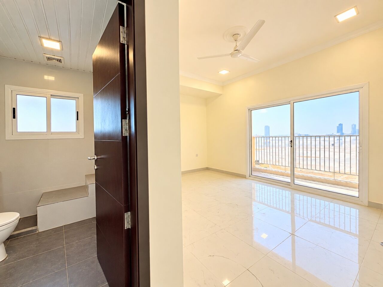 Arad, Apartments, Flats, Houses & Villas, BHD 250/year,  3 BR,  Arad City/High-end Apartment For Rent Sea View