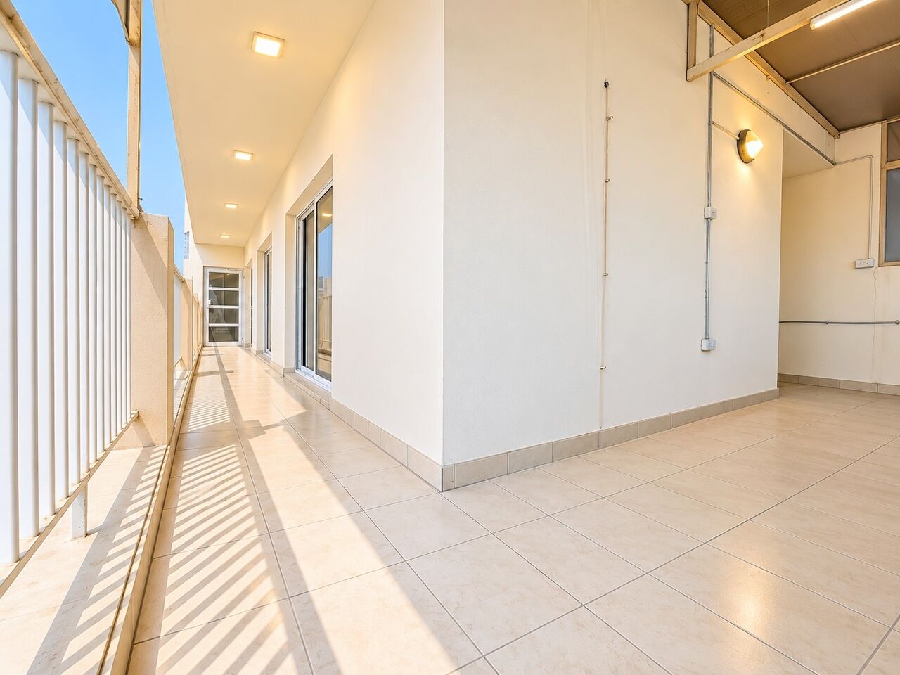 Arad, Apartments, Flats, Houses & Villas, BHD 250/year,  3 BR,  Arad City/High-end Apartment For Rent Sea View
