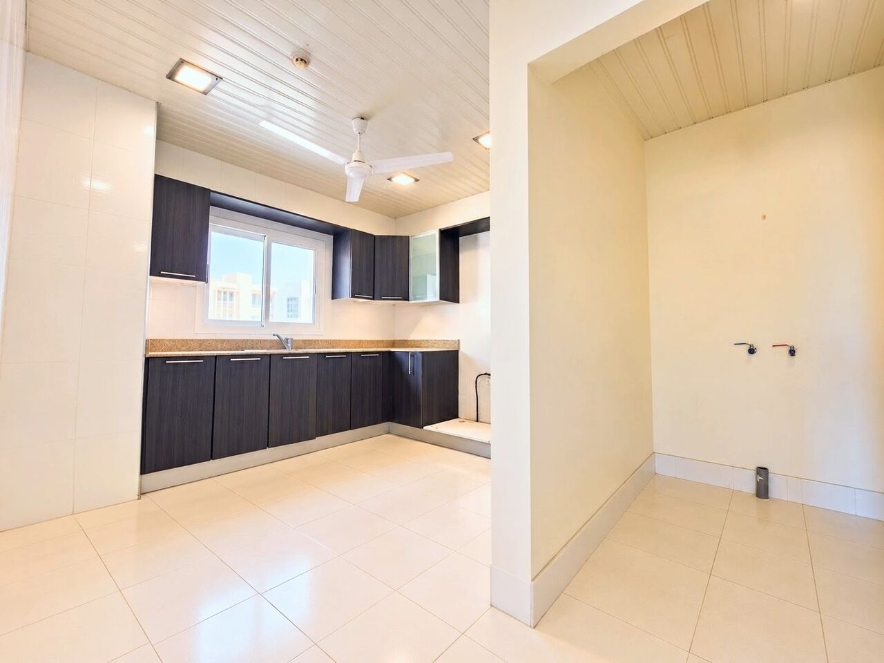 Arad, Apartments, Flats, Houses & Villas, BHD 250/year,  3 BR,  Arad City/High-end Apartment For Rent Sea View