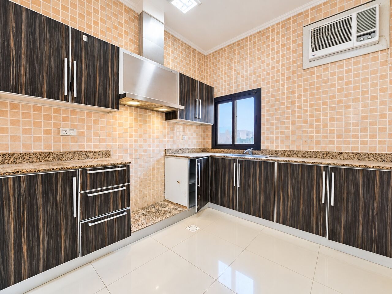 Arad, Apartments, Flats, Houses & Villas, BHD 170/year,  2 BR,  Arad City/high End Apartment For Rent With Air Conditioning At An Attractive Price