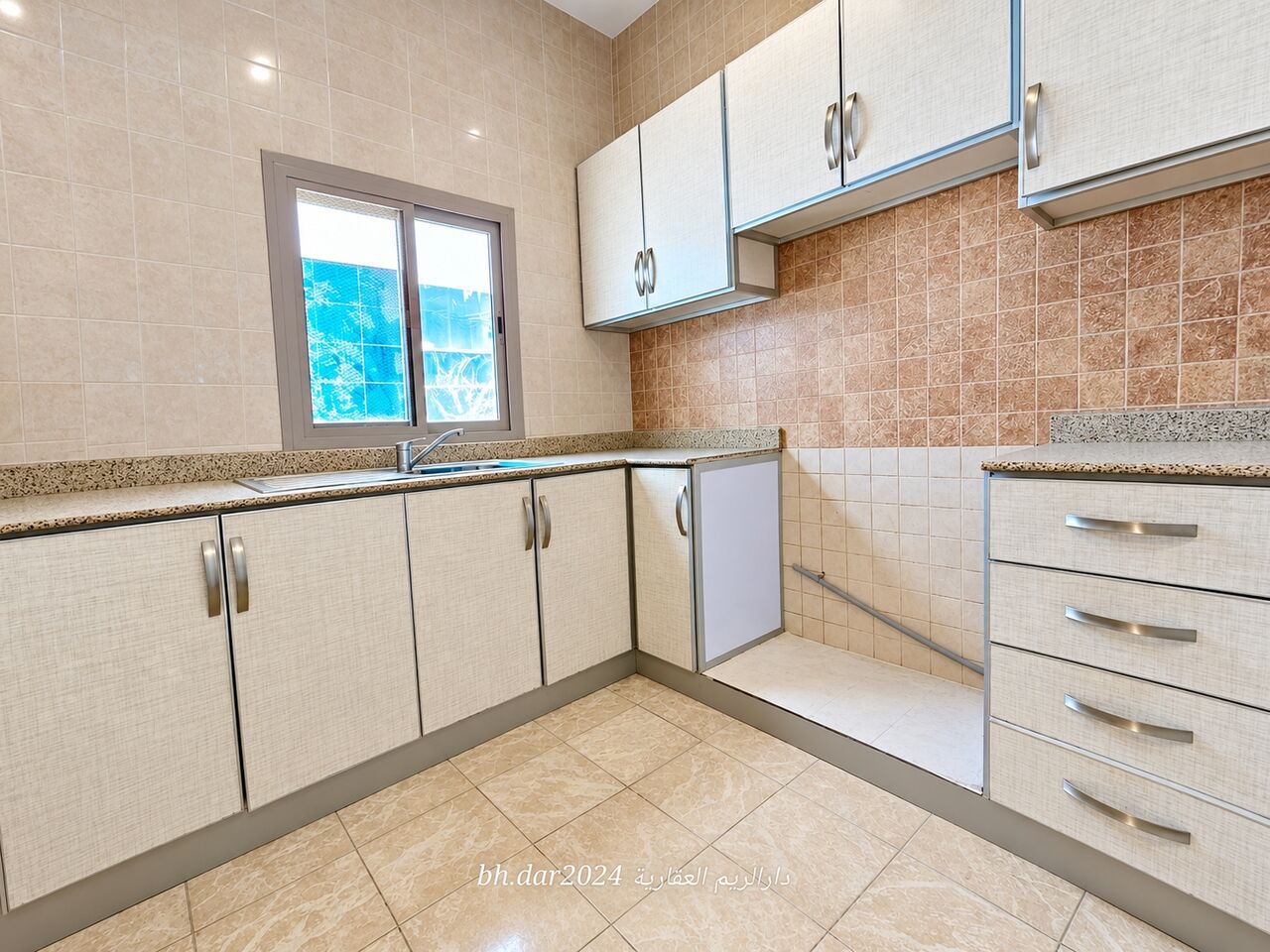 Arad, Apartments, Flats, Houses & Villas, BHD 180/year,  2 BR,  Arad City/high End Apartment For Rent
