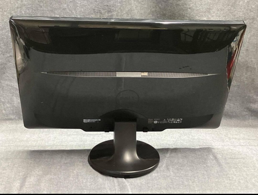 Manama, Computers, BHD 25,  Dell ST2420L Monitor - 24 Inch