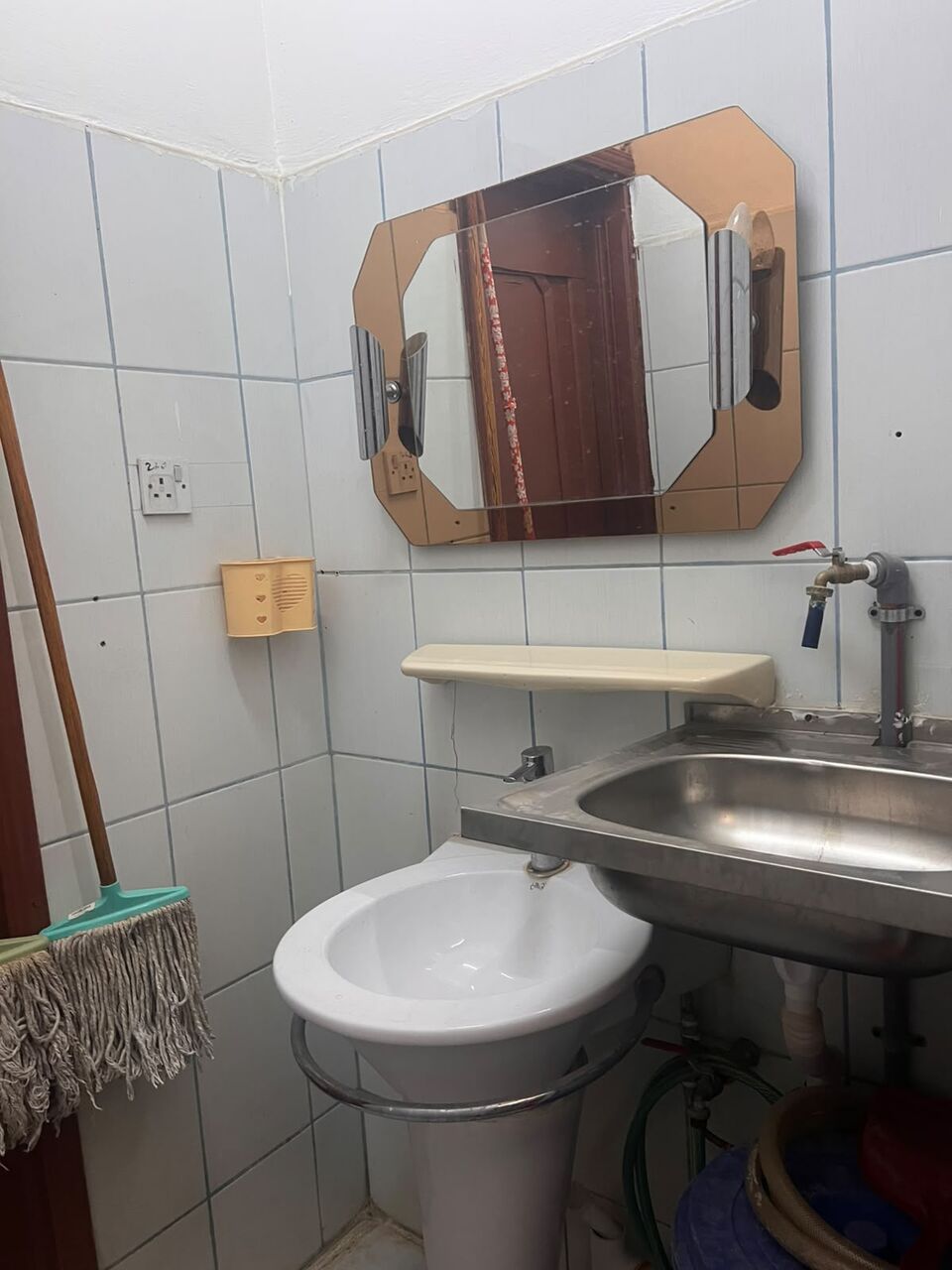 Hara, Rooms for Rent, Single Big Room Available In Hara AL-Raji Bank