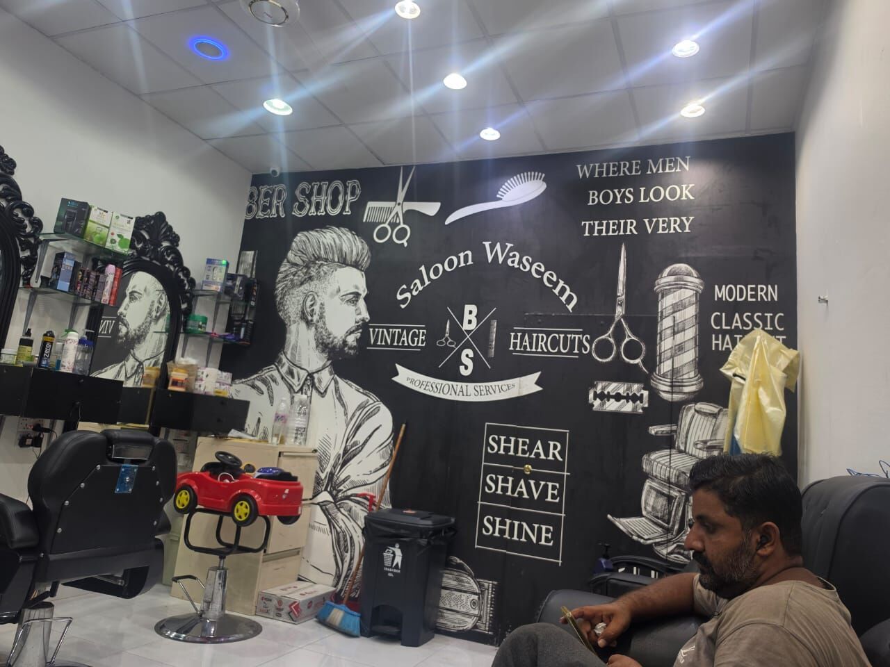 Jeddah, Businesses For Sale, Title: Fully Equipped Barber Shop / Salon For Sale In Jeddah (Tareeq Jizan, Al Fadhilah) D