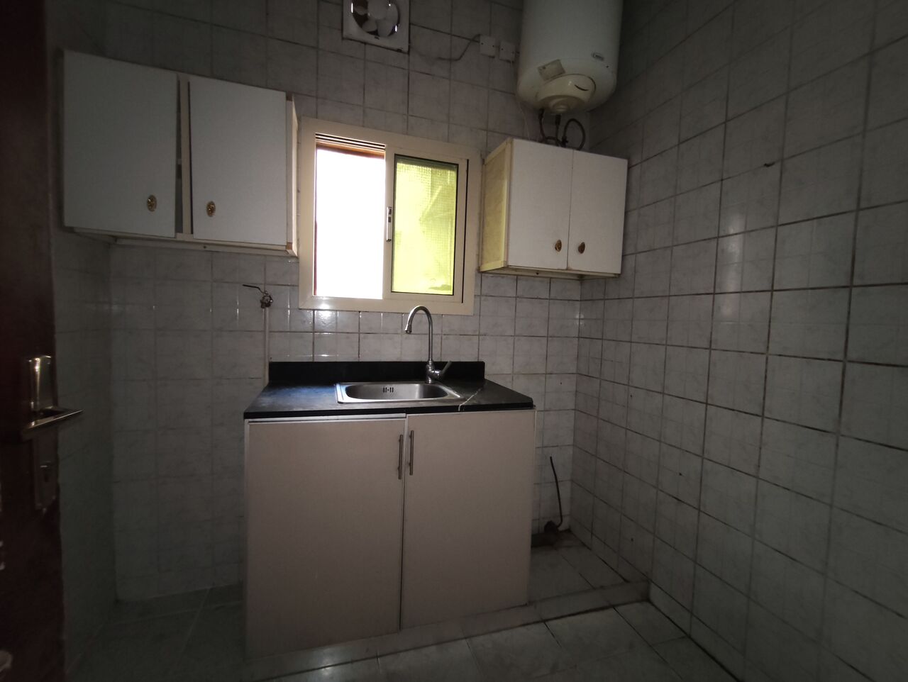 Manama, Apartments, Flats, Houses & Villas, BHD 100/year,  1 BR,  Um Al Hassam:- 1Bhk Unfurnished Flat On Rent..