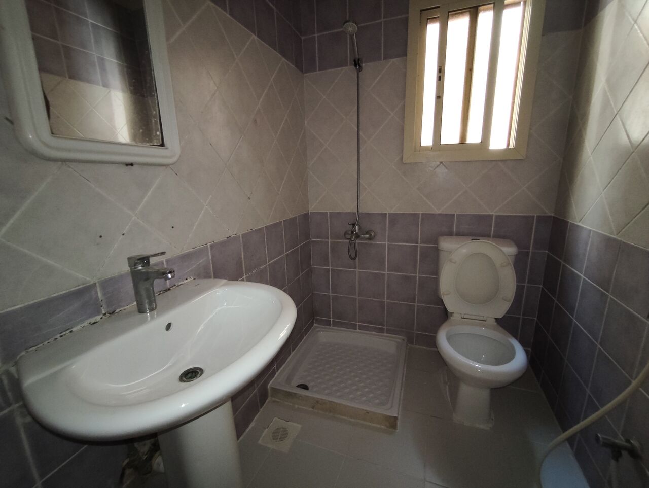 Manama, Apartments, Flats, Houses & Villas, BHD 100/year,  1 BR,  Um Al Hassam:- 1Bhk Unfurnished Flat On Rent..