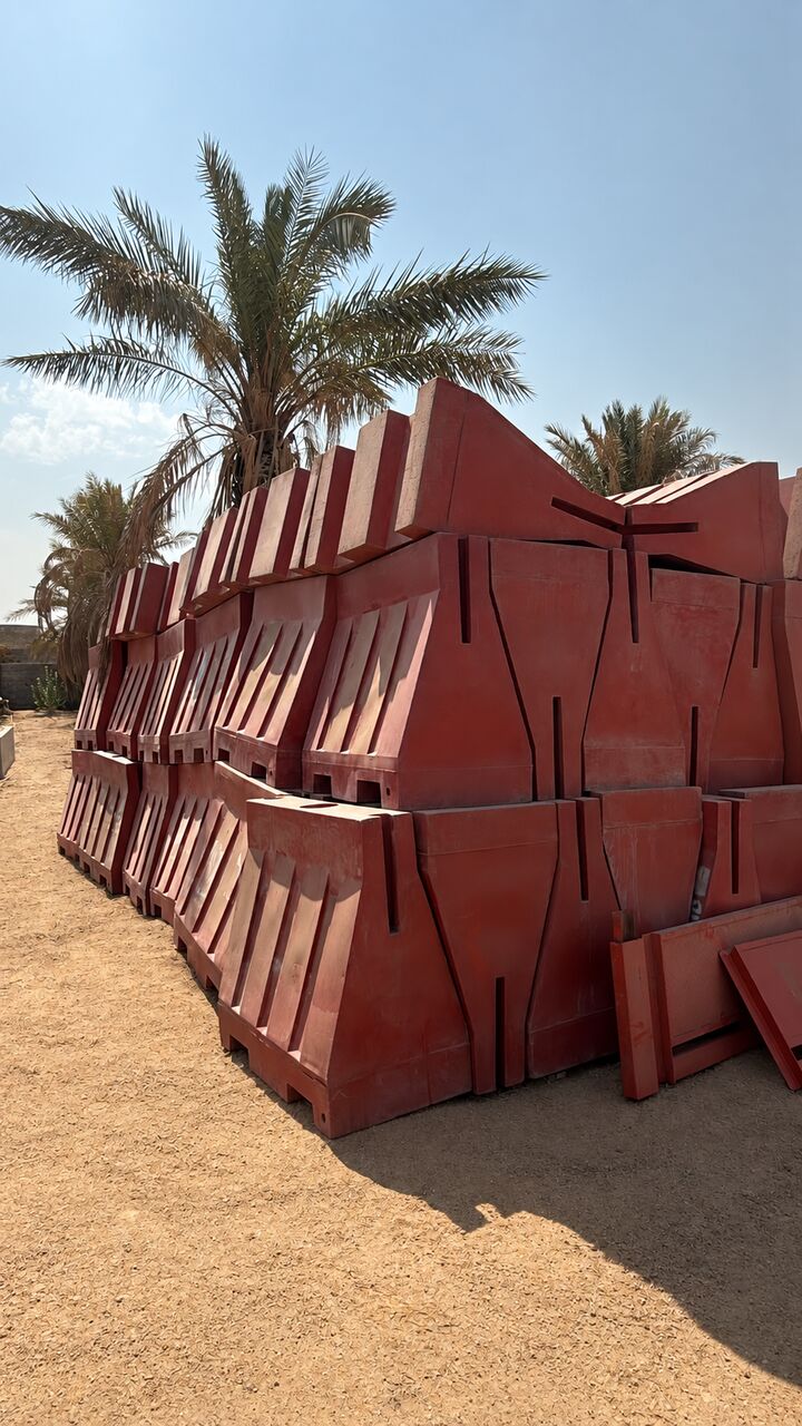 Jeddah, Heavy Equipment, حواجز طرق وسلامة مستعملة للبيع — 400 حبة — مكة 