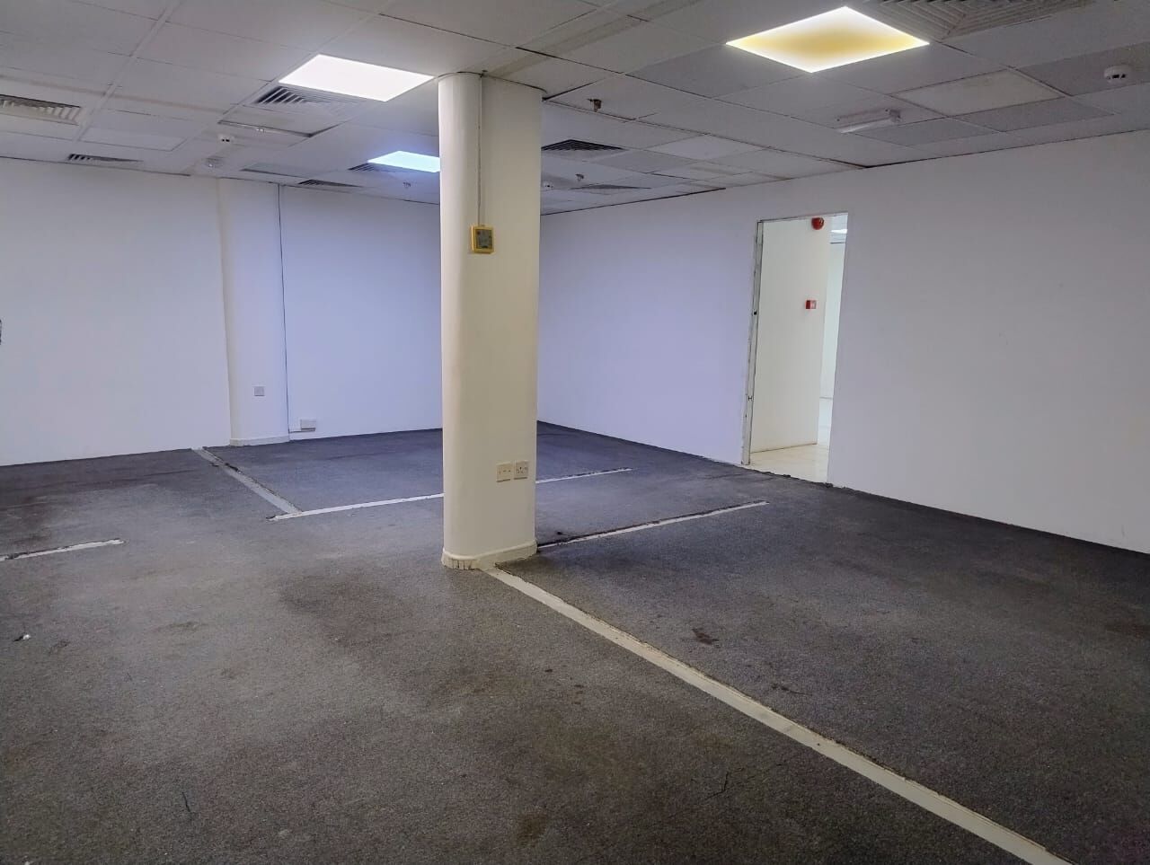 Deira, Offices, AED 106400,  1064 Sq. Feet,  Office For Rent In Al Garhoud &ndash; 1,064 Sq Ft