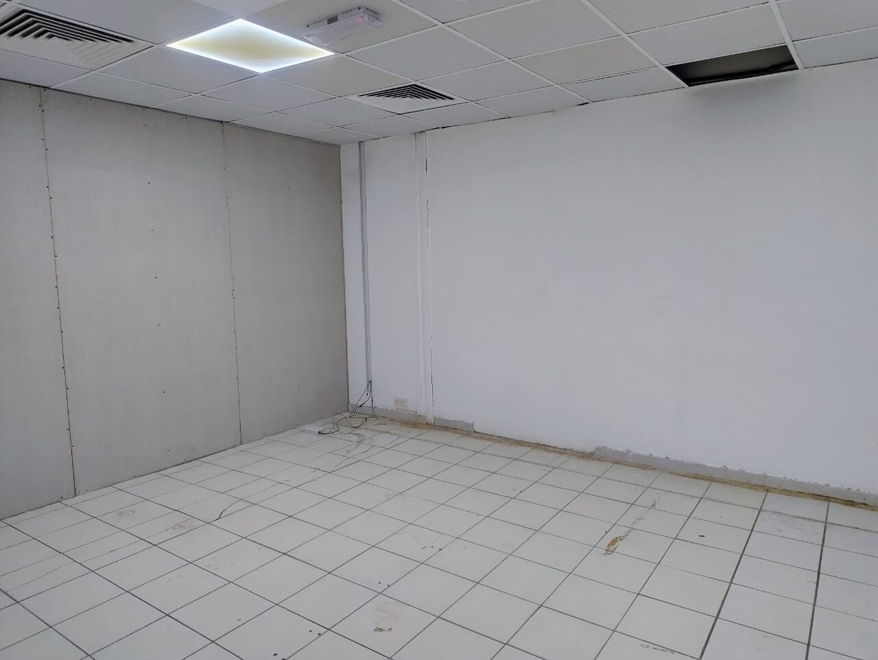 Deira, Offices, AED 106400,  1064 Sq. Feet,  Office For Rent In Al Garhoud &ndash; 1,064 Sq Ft