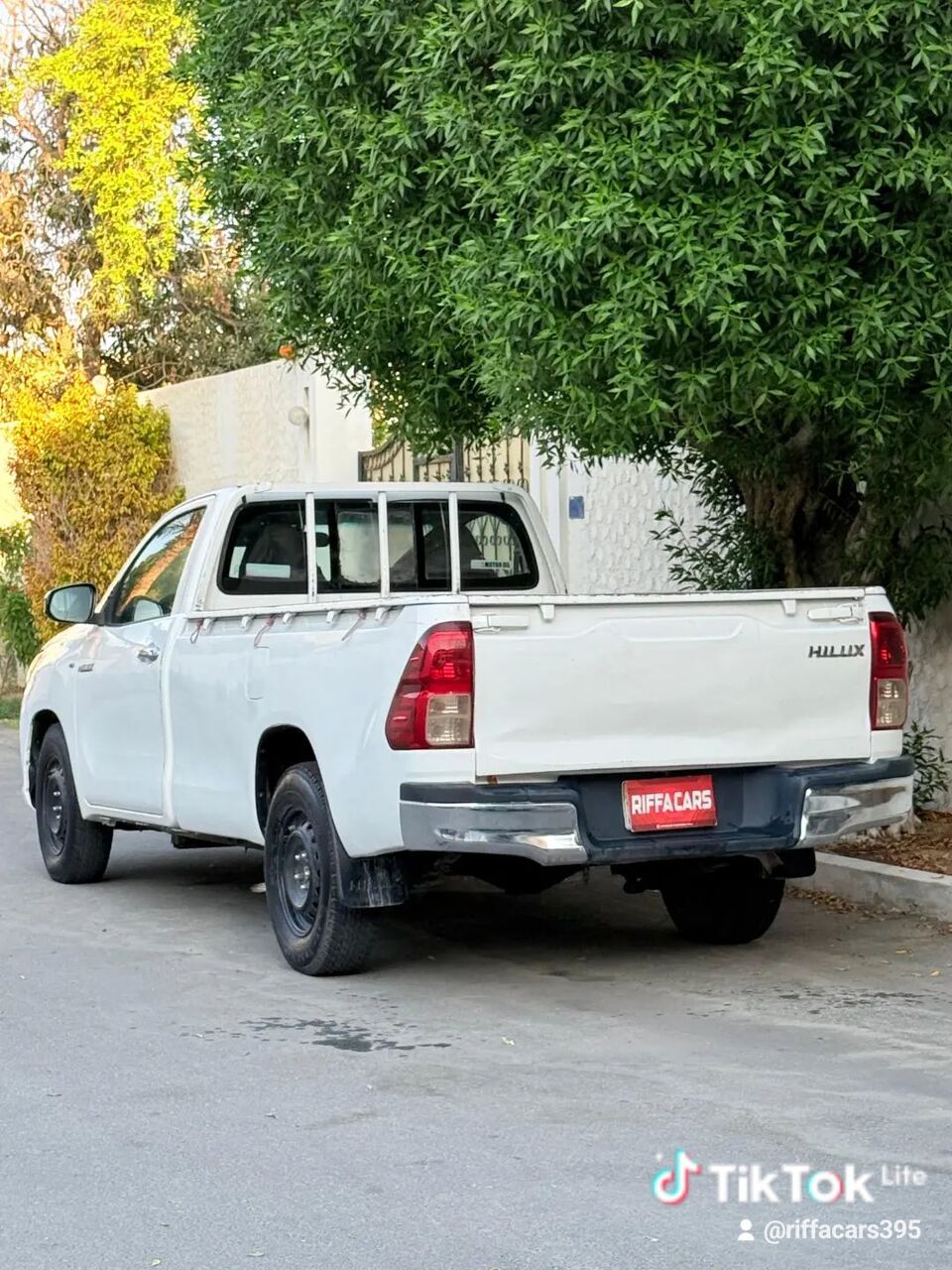 Manama, Vehicles, Cars & Trucks , BHD 4250,  Toyota Hilux,  2017,  Manual,  300000 KM,   SINGLE CABIN PICKUP YEAR-