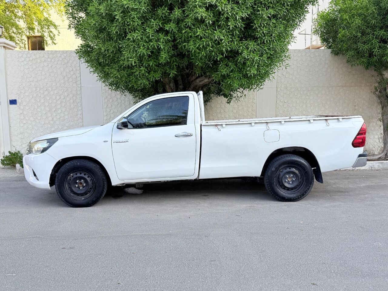 Manama, Vehicles, Cars & Trucks , BHD 4250,  Toyota Hilux,  2017,  Manual,  300000 KM,   SINGLE CABIN PICKUP YEAR-