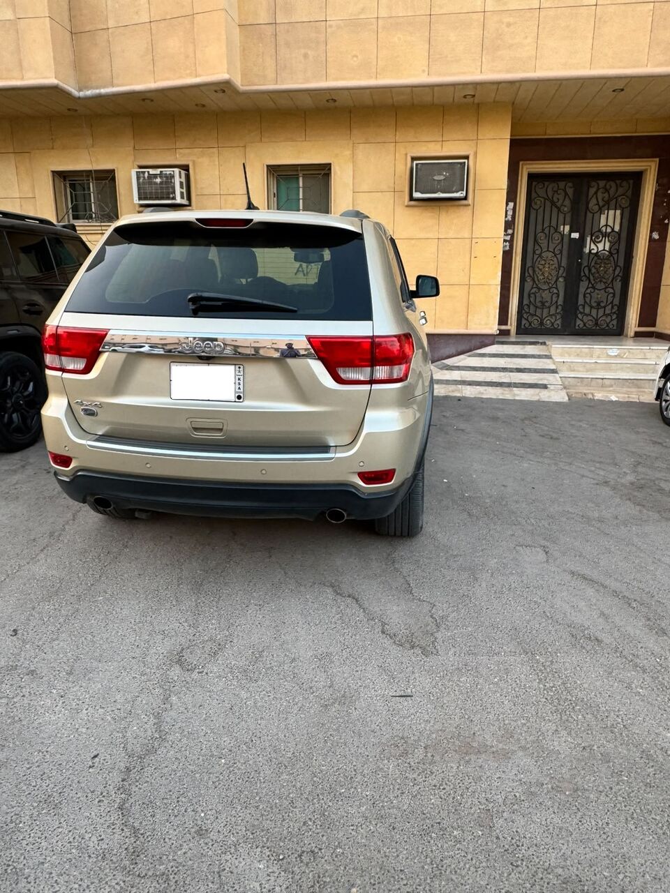 Riyadh, Vehicles, Cars & Trucks , SAR 39500,  Jeep Grand Cherokee Overland,  2012,  Automatic,  246 KM,  For Sale: