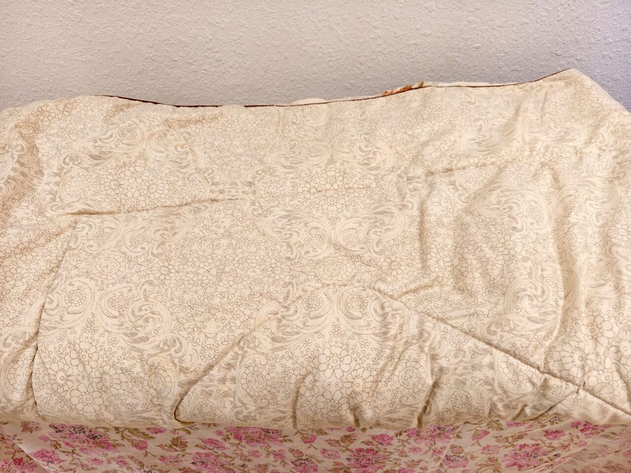 Jubail, Furniture, SAR 100,  Clean & Soft Floral Comforter (Great Condition)