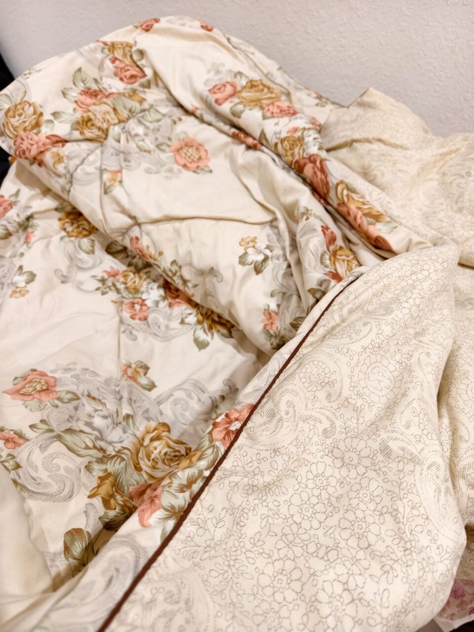 Jubail, Furniture, SAR 100,  Clean & Soft Floral Comforter (Great Condition)