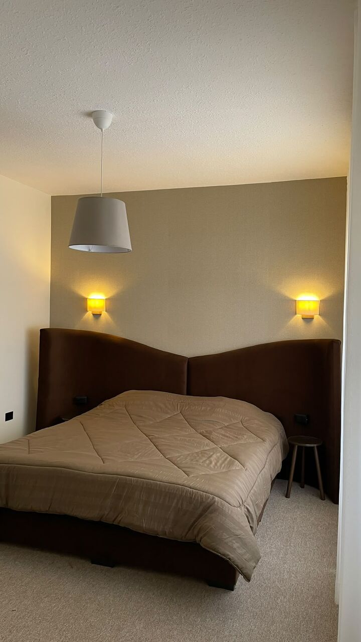 Amman, Apts/Flats Wanted, JOD 14000/year,  Furnished,  4 BR,  Modern And Luxurious Apartment In Shmeisani ✨🏡