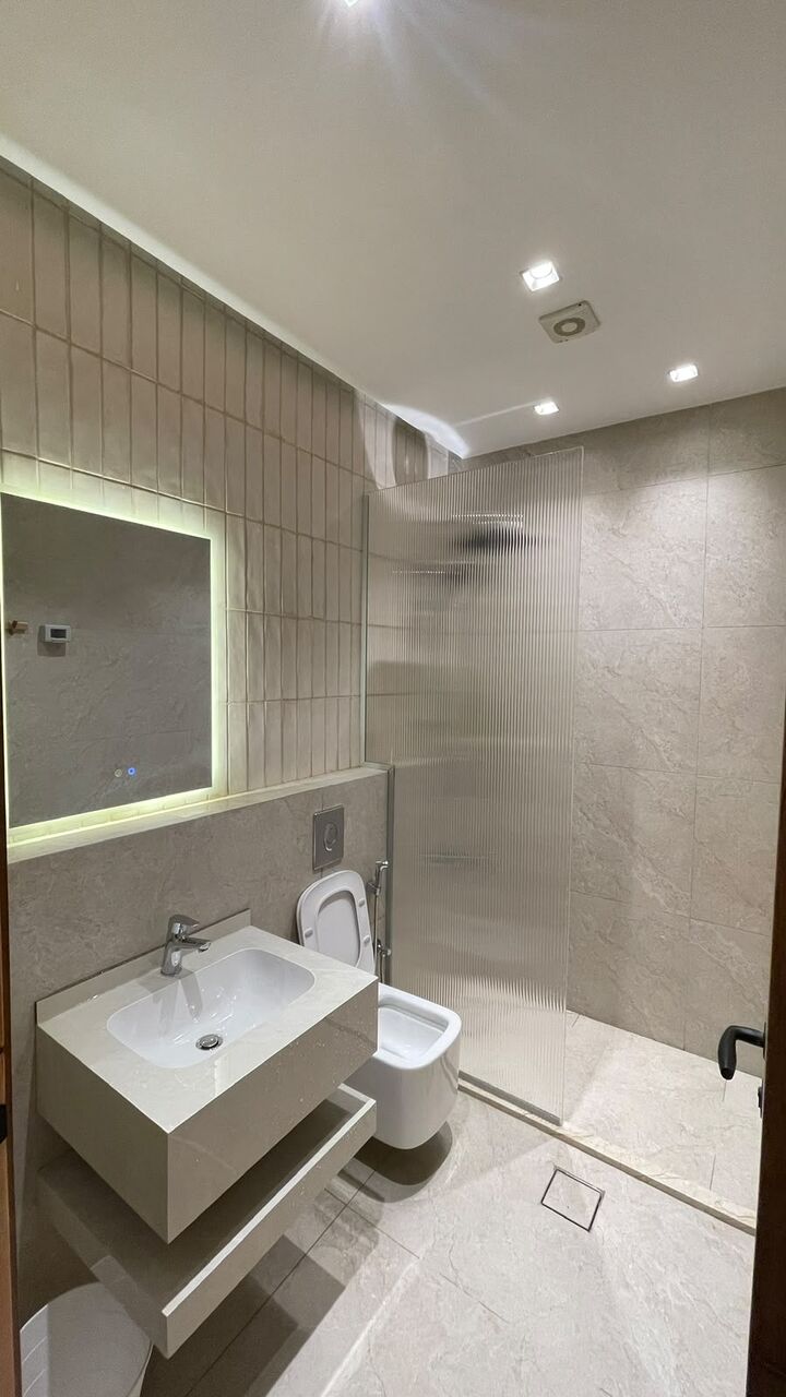 Amman, Apts/Flats Wanted, JOD 14000/year,  Furnished,  4 BR,  Modern And Luxurious Apartment In Shmeisani ✨🏡