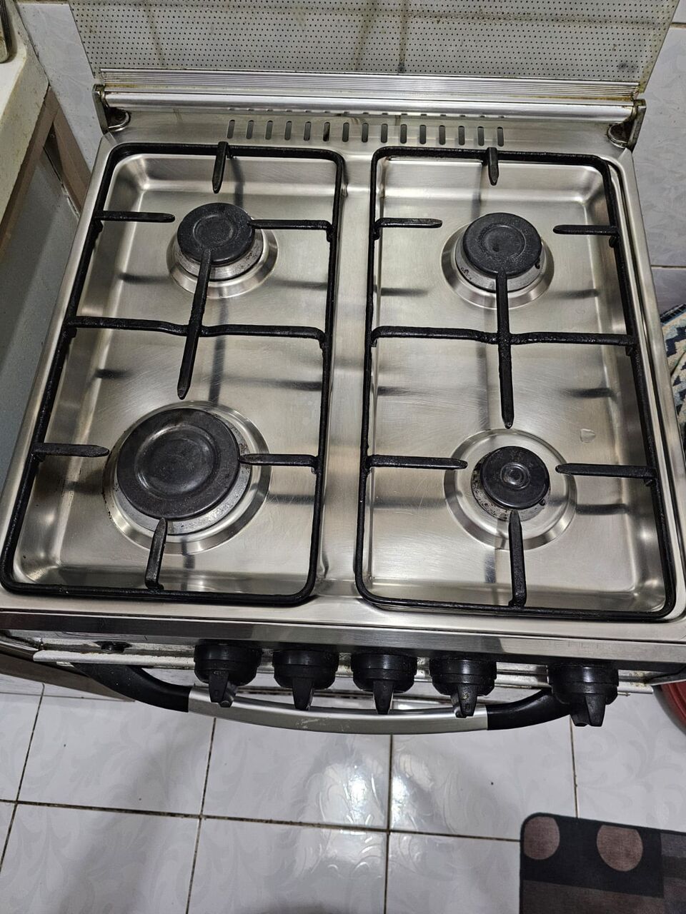 Jeddah, Household Items, SAR 250,  4 Burner Gas Stove With Oven, 2 Single Beds, 3 Door Large Cupboard