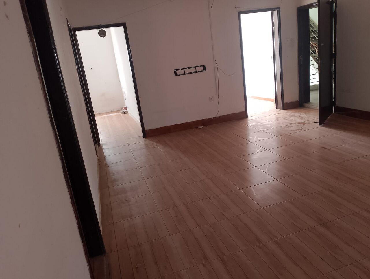 Muharraq, Apartments, Flats, Houses & Villas, BHD 220/month,  4 BR,  170 Sq. Meter,  Apartment For Rent In Muharraq, Near Al-Ghawy Mosque. It Consists Of Four Rooms, Two Bathr