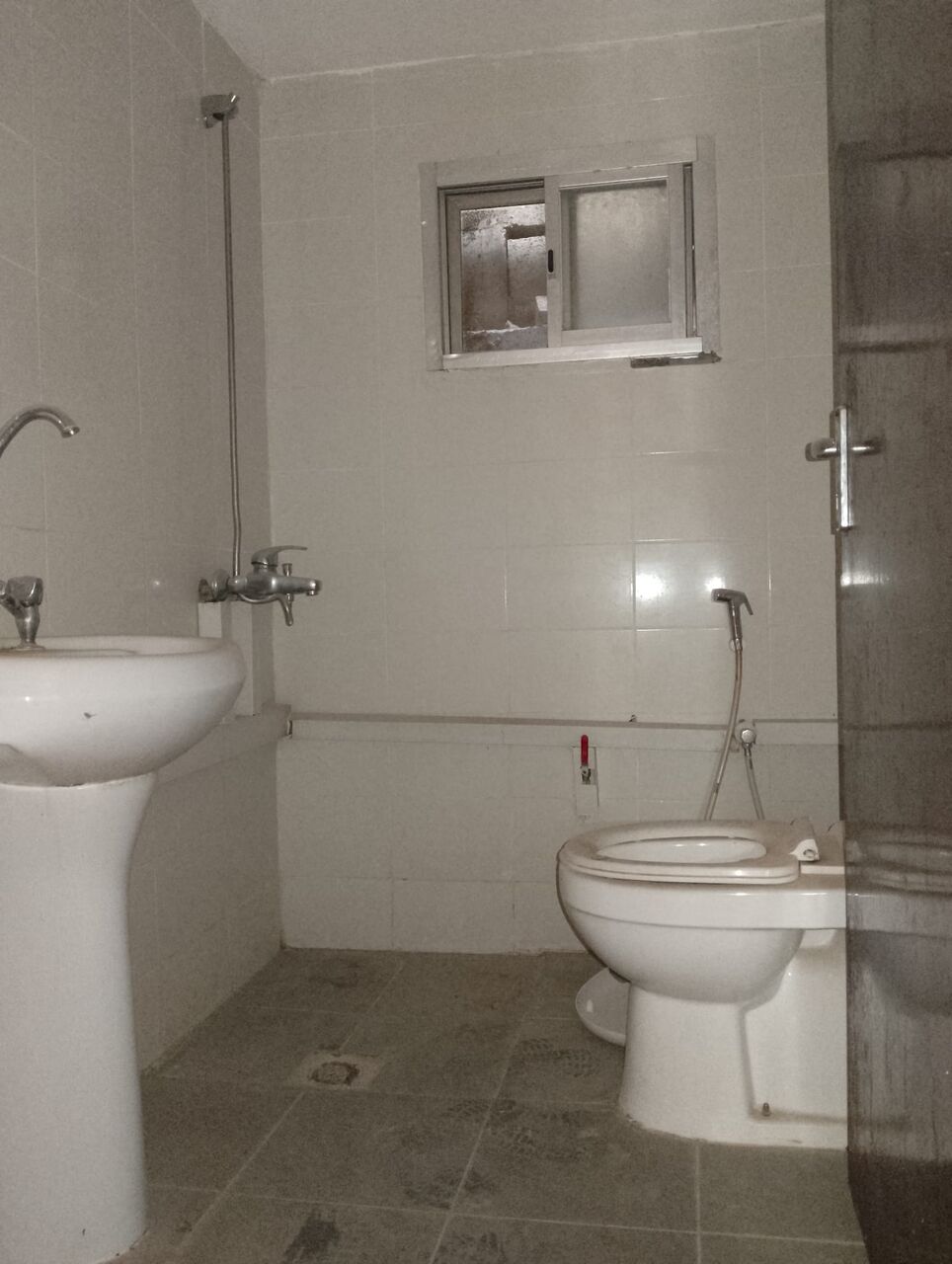 Muharraq, Apartments, Flats, Houses & Villas, BHD 220/month,  4 BR,  170 Sq. Meter,  Apartment For Rent In Muharraq, Near Al-Ghawy Mosque. It Consists Of Four Rooms, Two Bathr