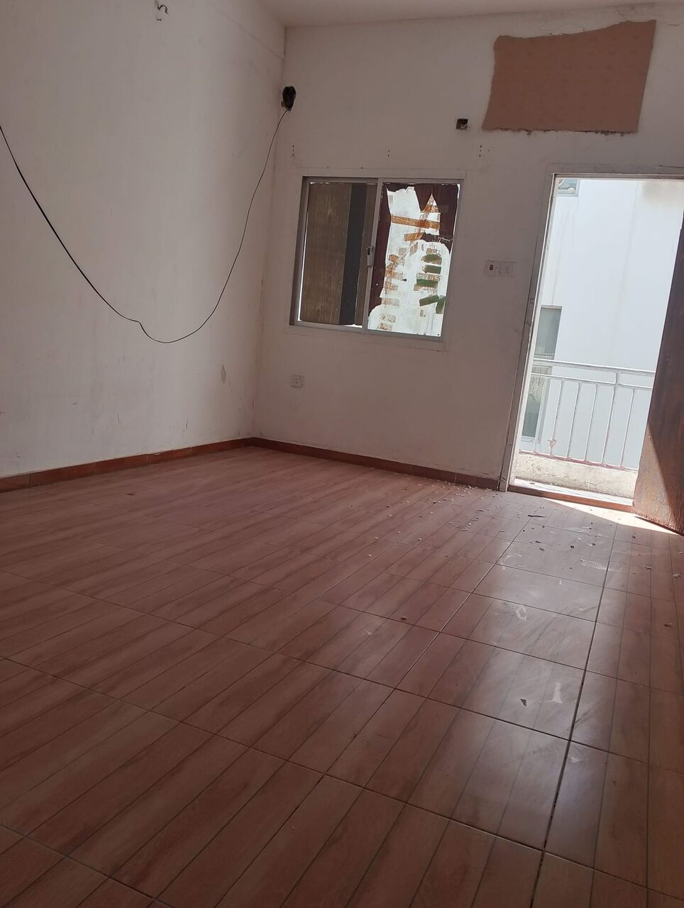 Muharraq, Apartments, Flats, Houses & Villas, BHD 220/month,  4 BR,  170 Sq. Meter,  Apartment For Rent In Muharraq, Near Al-Ghawy Mosque. It Consists Of Four Rooms, Two Bathr