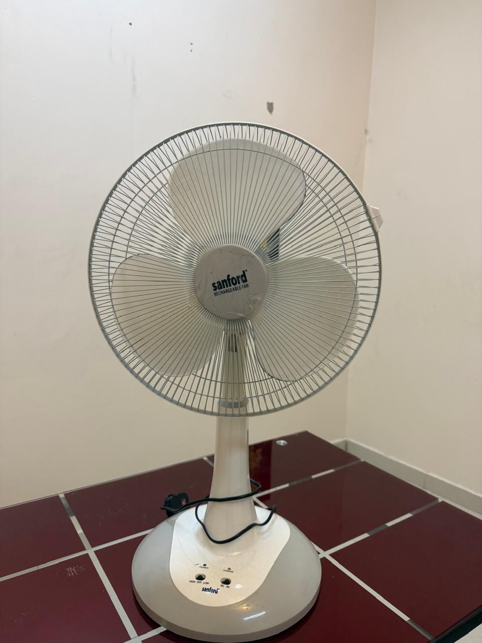 Al Thuqbah, Furniture, SAR 100,  Table And Fan