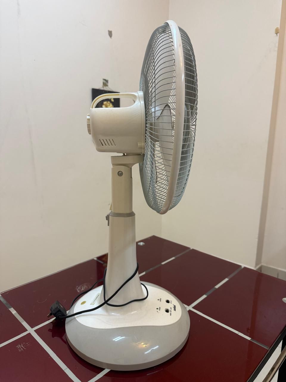 Al Thuqbah, Furniture, SAR 100,  Table And Fan
