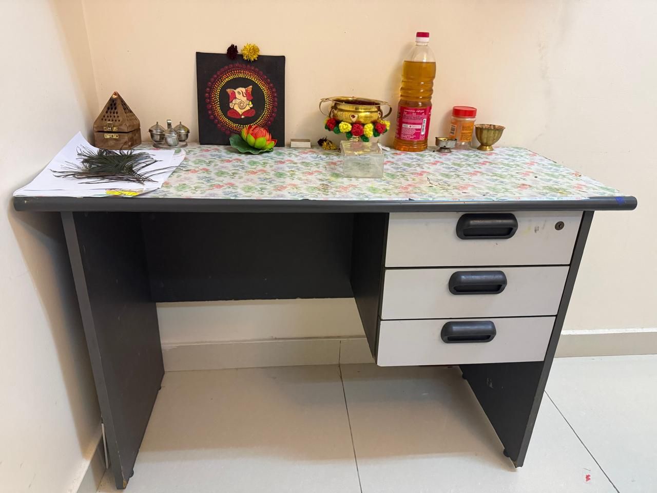Al Thuqbah, Furniture, SAR 100,  Table And Fan