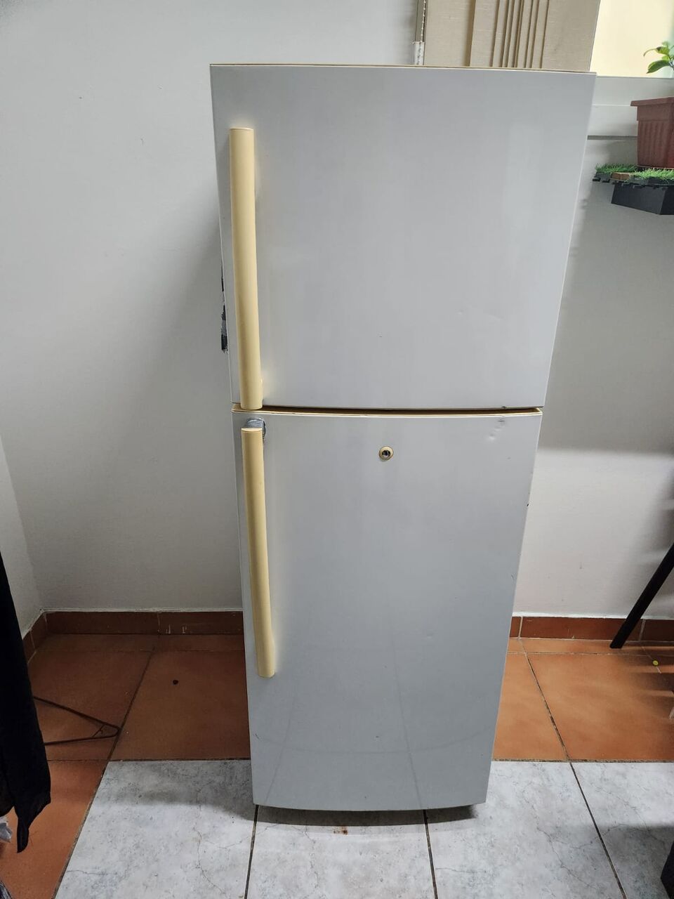 Al Batha, Appliances, SAR 550,  Used Refrigerator For Sale &ndash; ~200 - 220 Liters (SAR 550)