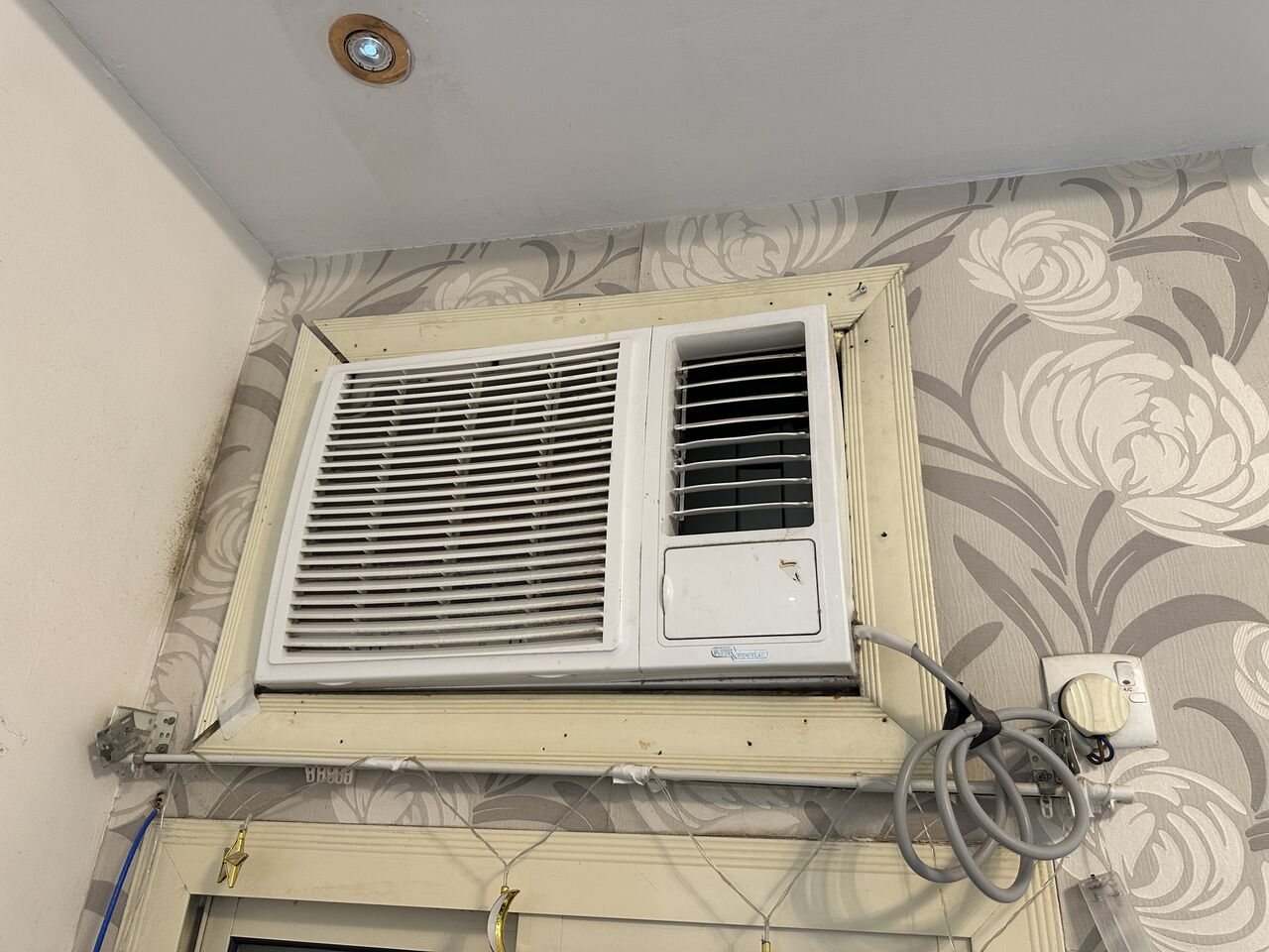 Al Aziziyah, Household Items, SAR 2550,  AC, Wardrobe, Mattress, Caccum Cleaner, Gas Stove, Tea Tables, Sofa