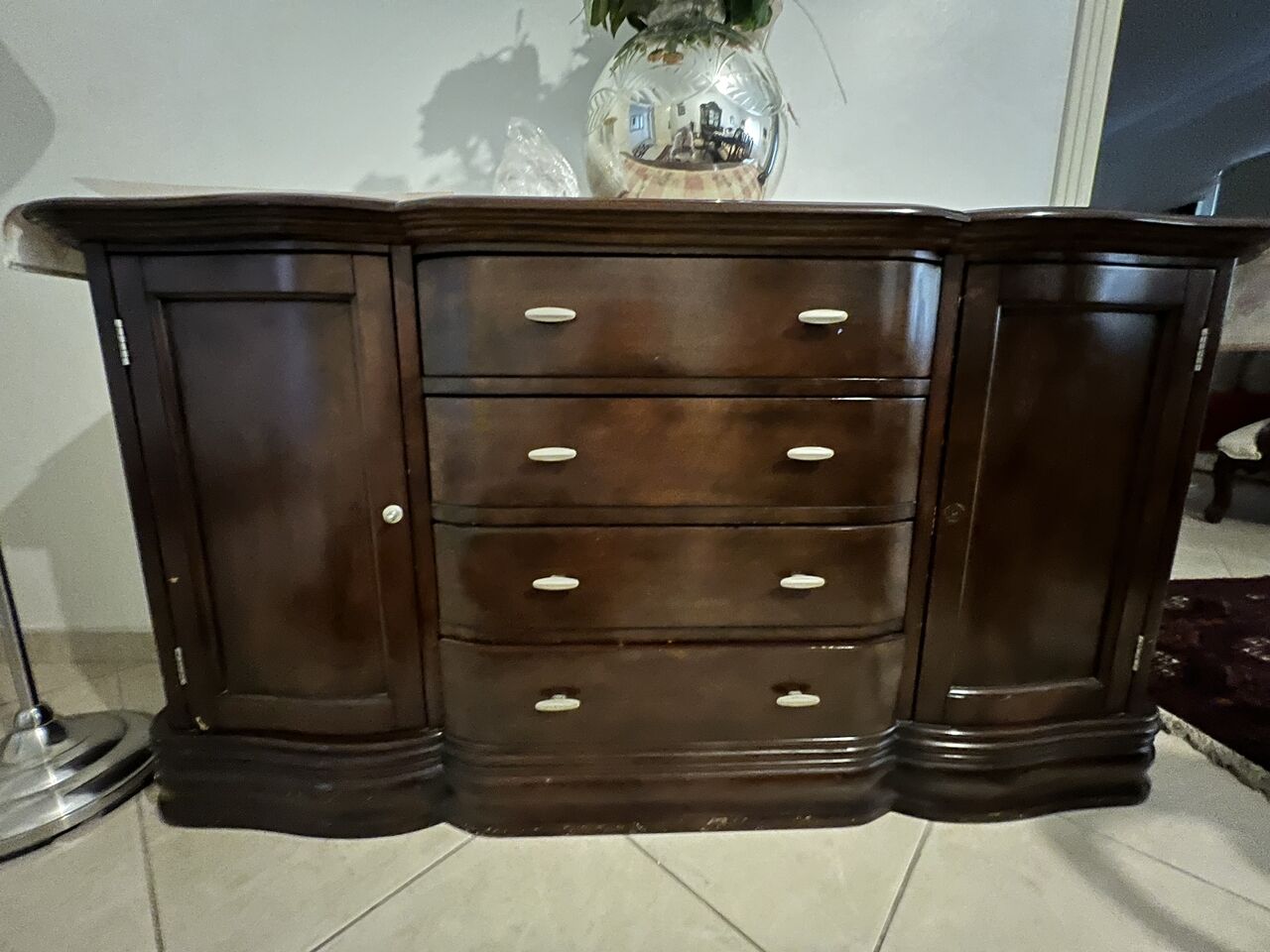 Jeddah, Furniture, SAR 2000,  Glass Cabinet And Buffet
