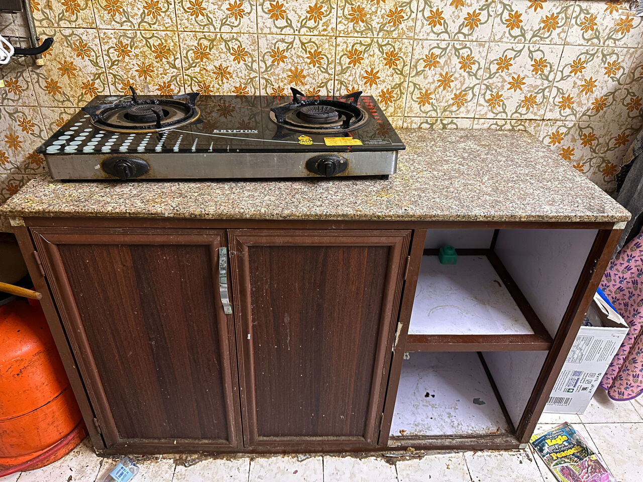 Hara, Household Items, SAR 70,  Gas Stove And Table For Sale