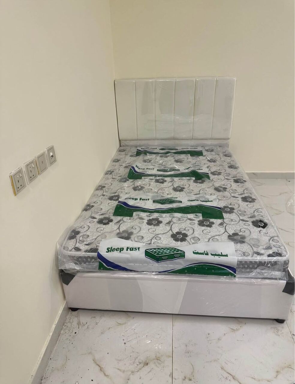 Jeddah, Furniture, SAR 8,  🛏️ Premium Queen Bed | ✨ Modern Design | 🚚 Free Delivery |