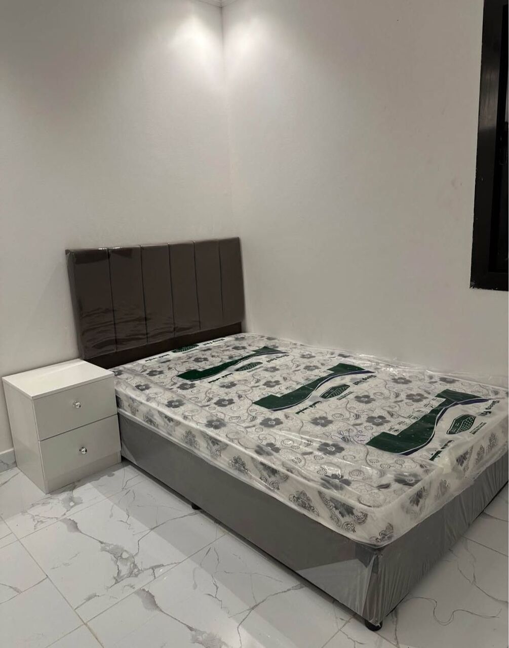 Jeddah, Furniture, SAR 8,  🛏️ Premium Queen Bed | ✨ Modern Design | 🚚 Free Delivery |