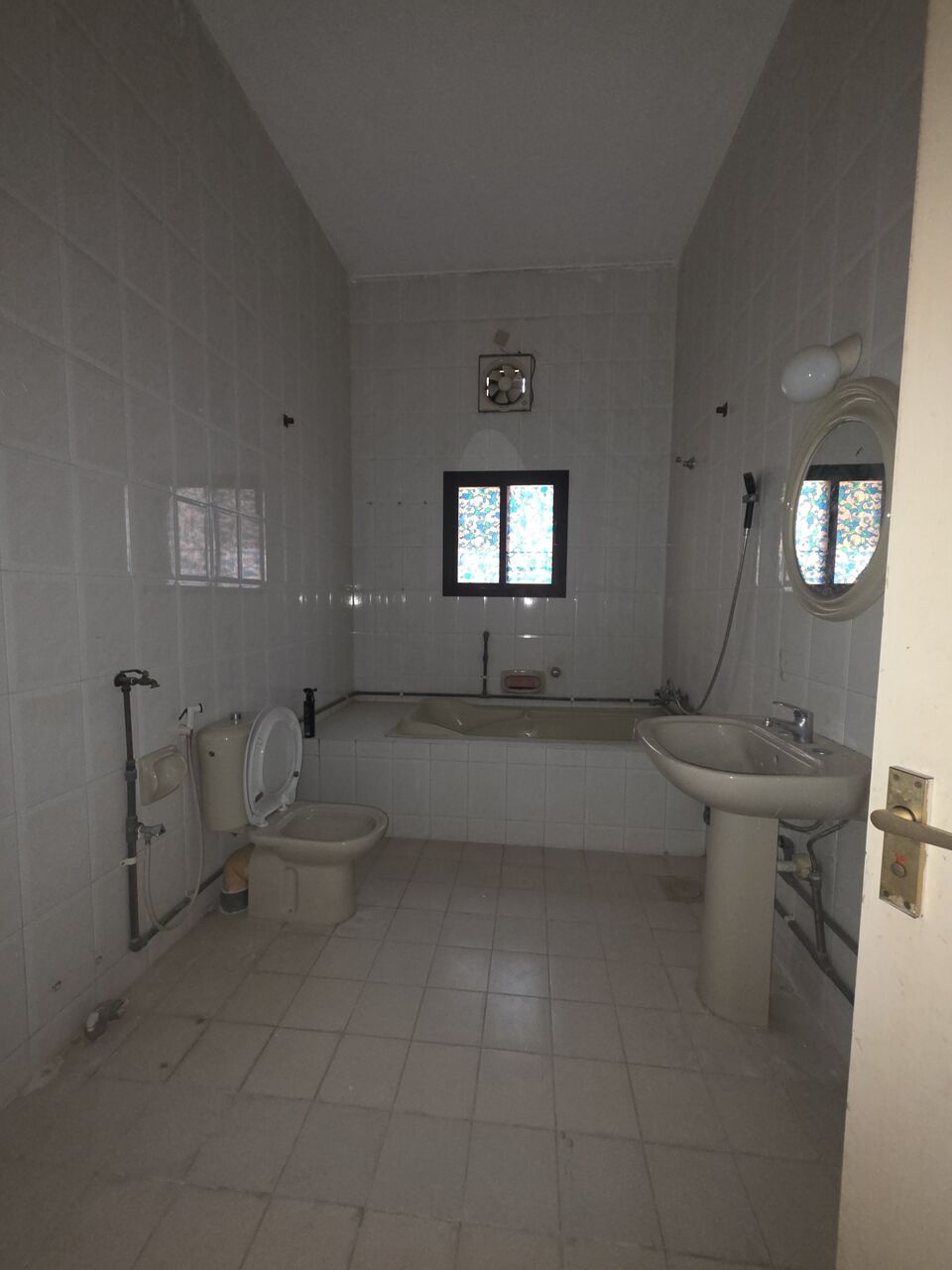 Hoora, Apartments, Flats, Houses & Villas, BHD 180/month,  2 BR,  - Very Neet UN Furnished 2 BHK Balcony Family Flat Without Ewa@180/BD In Hoora