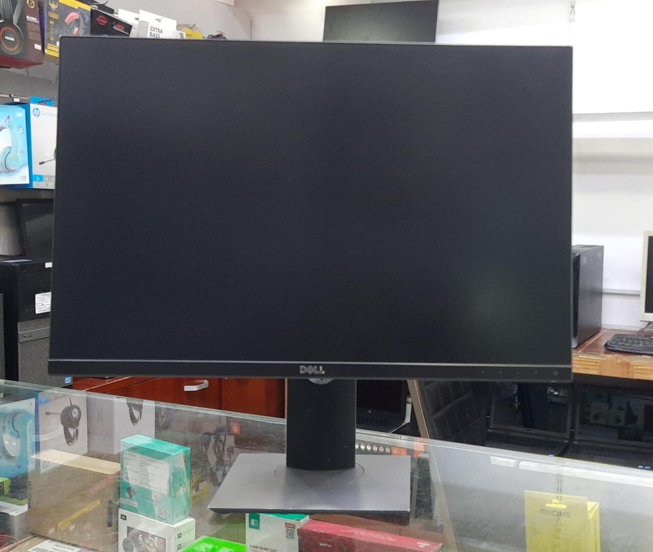 Isa Town, Computers, BHD 29,  Special Offer DELL 24inch IPS Borderless FHD Monitor 180* Rotatable Input: HDMI DP & VGA