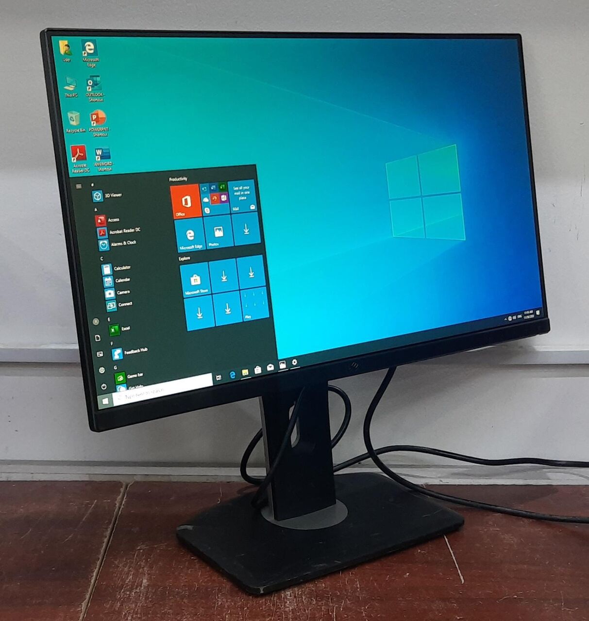 Manama, Computers, BHD 29,  Special Offer DELL 24inch IPS Borderless FHD Monitor 180* Rotatable Input: HDMI DP & VGA