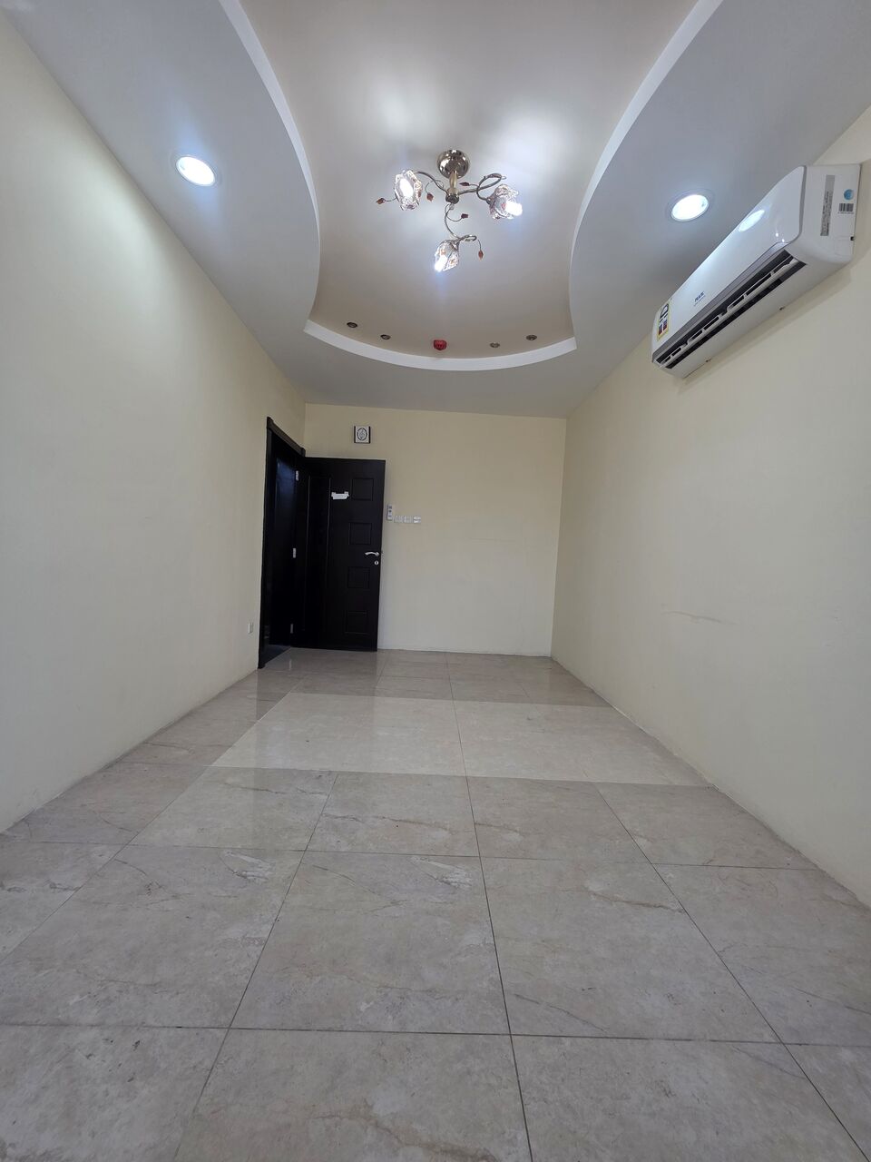 Mahooz, Apartments, Flats, Houses & Villas, BHD 190/month,  1 BR,  Very Neet Semi Furnished 1 BHK Flat With Ewa@190/BD In Mahooz