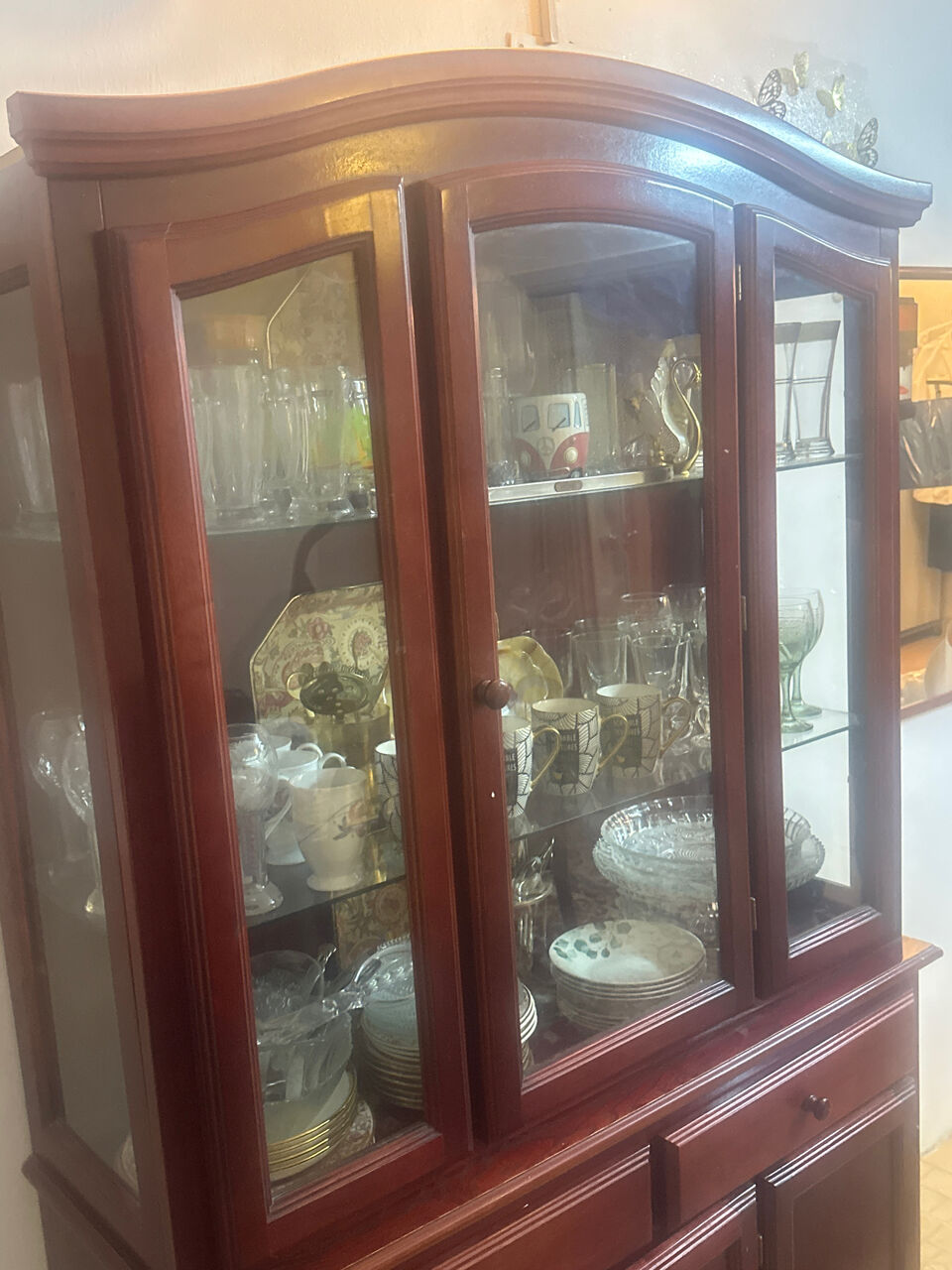 Al Malaz, Furniture, SAR 950,  Wooden Cupboard And 6 Seater Wooden  Dining Table For Sale