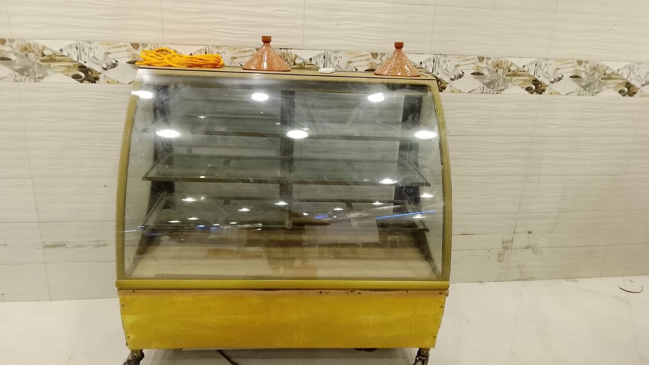 Al Malaz, Furniture, SAR 2000,  Refrigerator For Sweets Good Condition