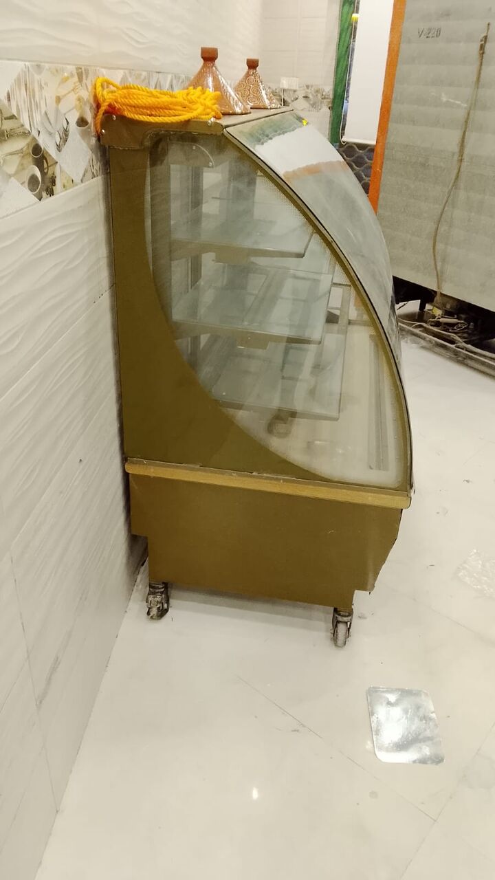 Al Malaz, Furniture, SAR 2000,  Refrigerator For Sweets Good Condition