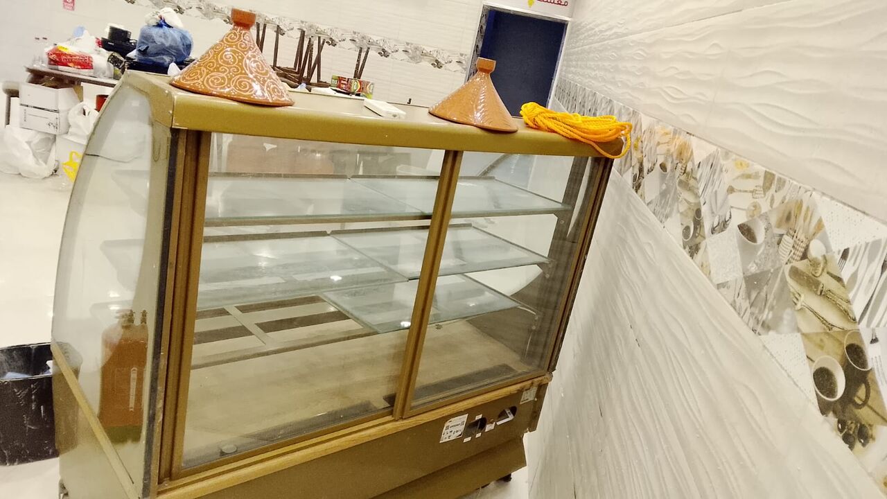 Al Malaz, Furniture, SAR 2000,  Refrigerator For Sweets Good Condition
