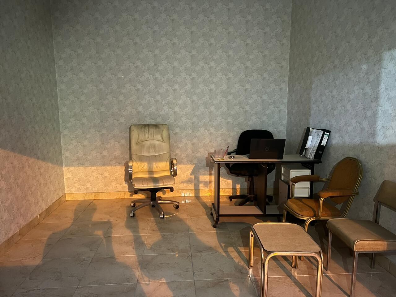 Manama, Shops, BHD 80,  Furnished Shop Ready For CR  With Furniture