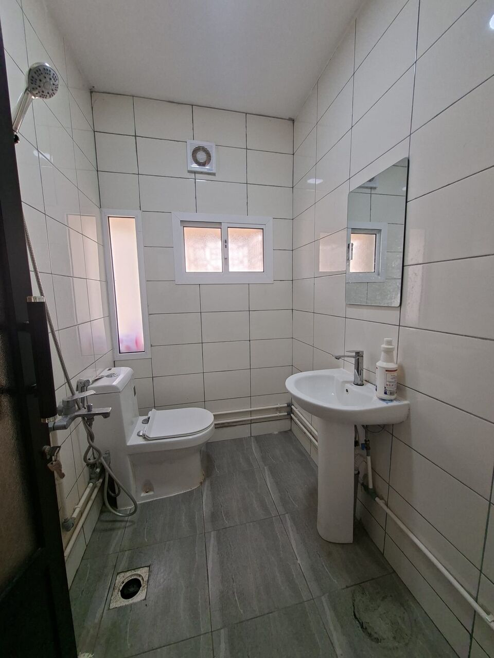 Hoora, Apartments, Flats, Houses & Villas, BHD 150/year,  1 BR,  Apartment For Rent In Hoora Semi Furnished With Electricity 1bhk